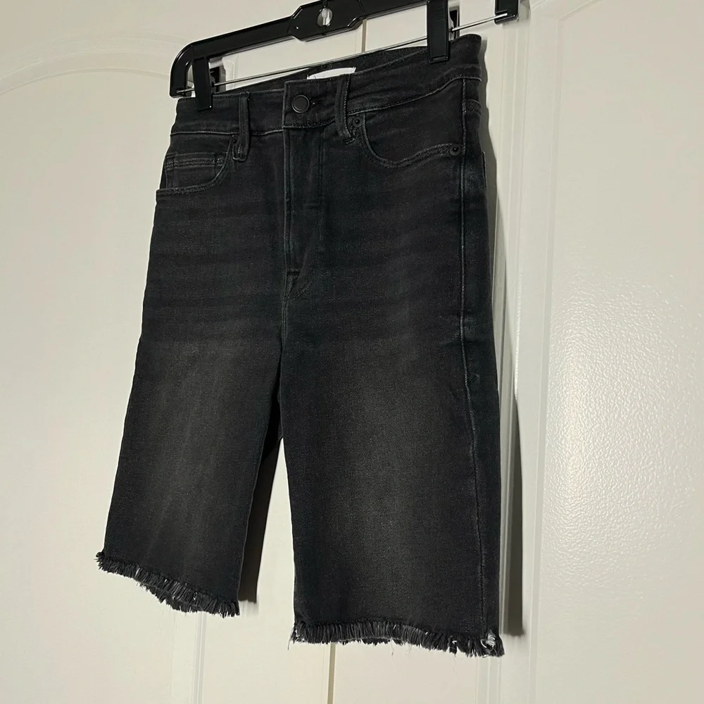 Good American Good Raw Hem Bermuda size 24 - Picture 4 of 8